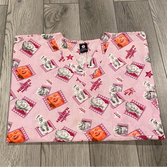 Marilyn Monroe Pink Scrub Top Women’s Medium Medical/Dental Short Sleeve Shirt - Picture 10 of 10